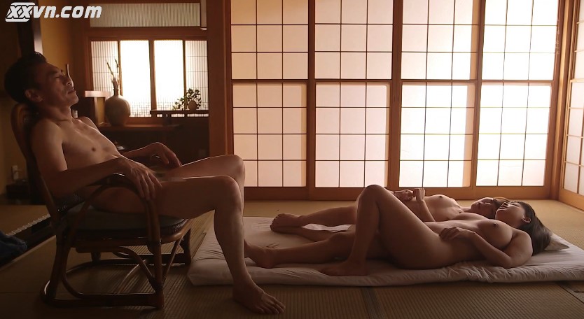 Thằng Dượng dái to loạn luân với 2 cô con gái vợ vú to