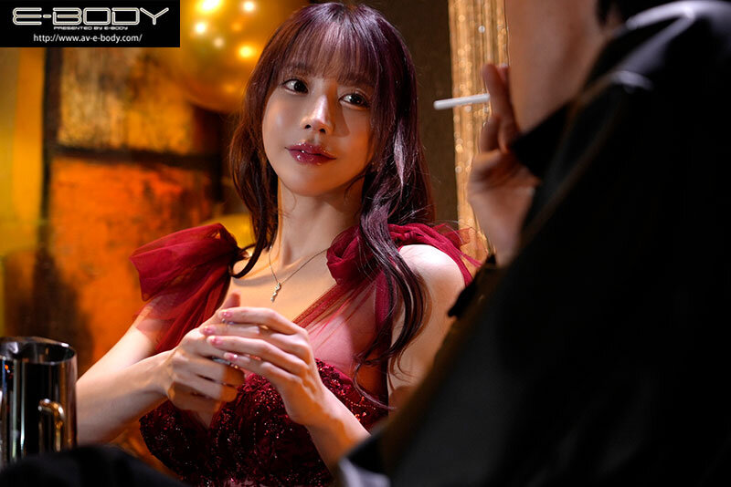 Tình yêu với nữ tiếp viên nổi tiếng xinh như thiên thần Alice Nanase