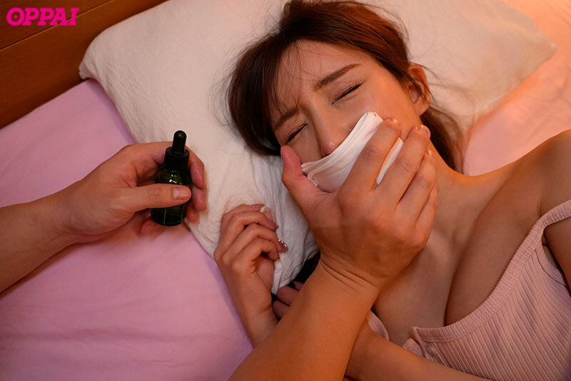 Cho em gái kế đáng yêu uống thuốc ngủ rồi chơi lồn em Karen Yuzuriha